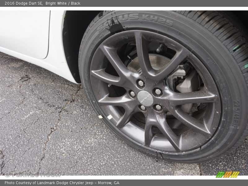 Bright White / Black 2016 Dodge Dart SE