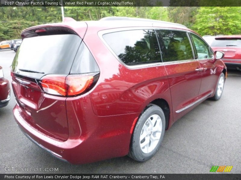 Velvet Red Pearl / Cognac/Alloy/Toffee 2017 Chrysler Pacifica Touring L
