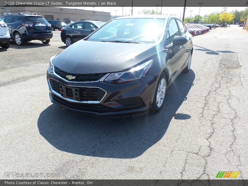 Tungsten Metallic / Jet Black 2016 Chevrolet Cruze LT Sedan