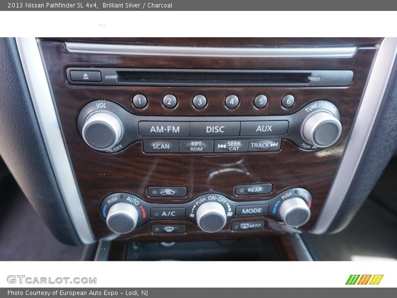 Brilliant Silver / Charcoal 2013 Nissan Pathfinder SL 4x4