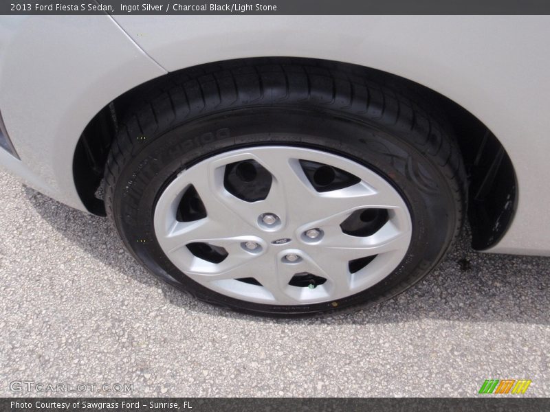 Ingot Silver / Charcoal Black/Light Stone 2013 Ford Fiesta S Sedan