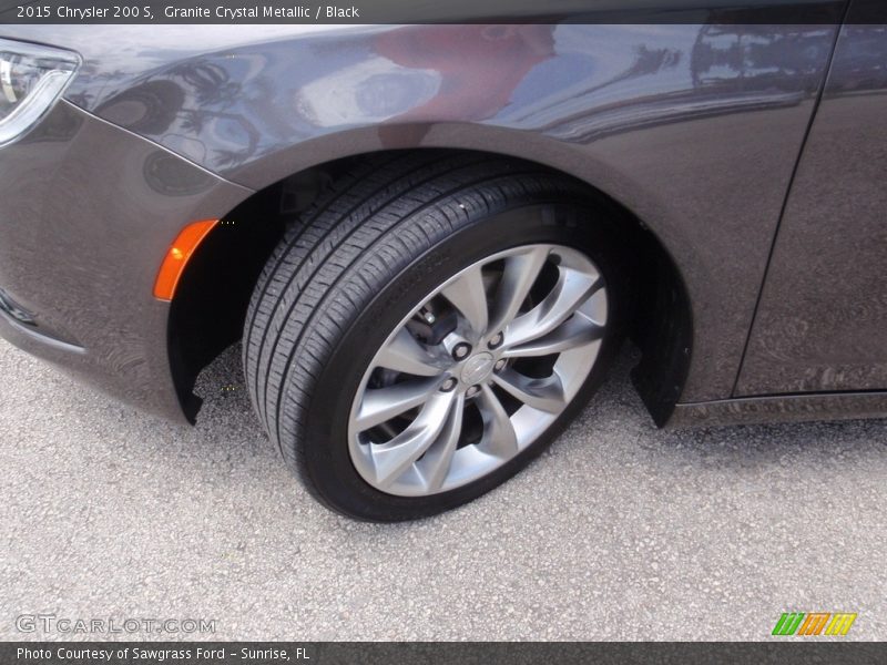 Granite Crystal Metallic / Black 2015 Chrysler 200 S