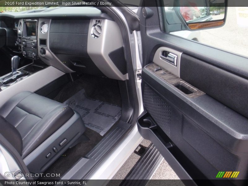 Ingot Silver Metallic / Ebony 2016 Ford Expedition Limited