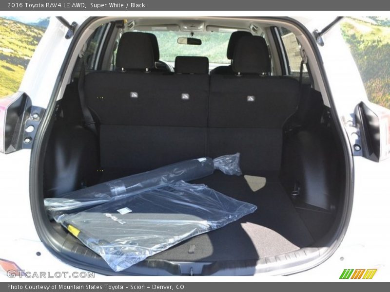Super White / Black 2016 Toyota RAV4 LE AWD