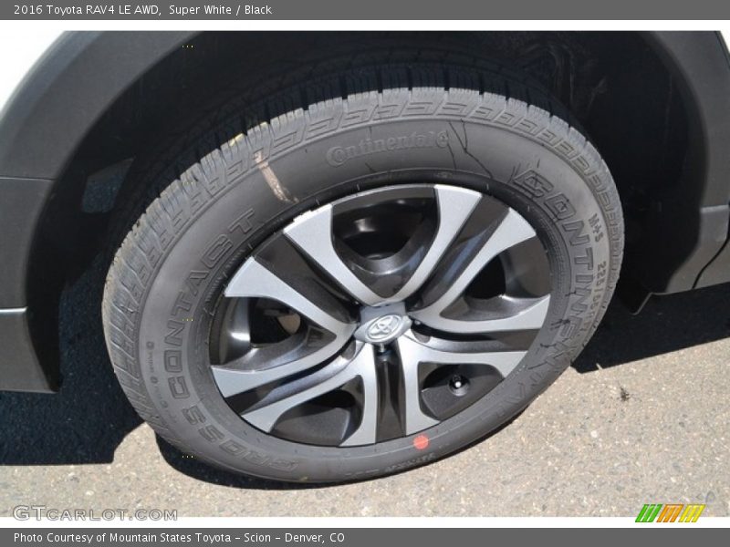 Super White / Black 2016 Toyota RAV4 LE AWD