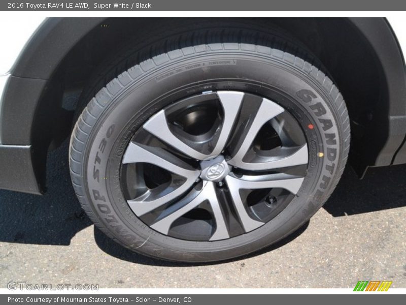 Super White / Black 2016 Toyota RAV4 LE AWD