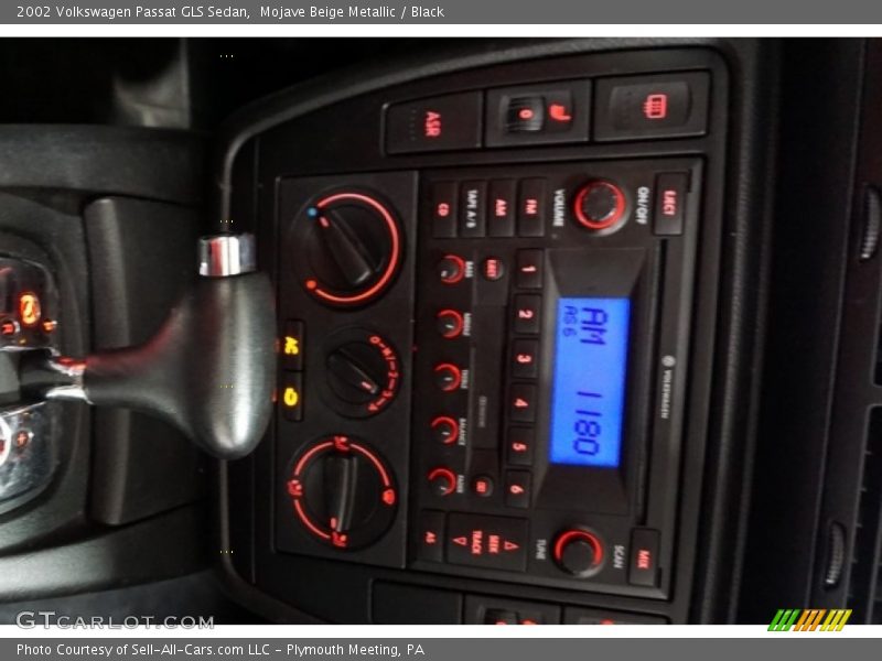 Mojave Beige Metallic / Black 2002 Volkswagen Passat GLS Sedan