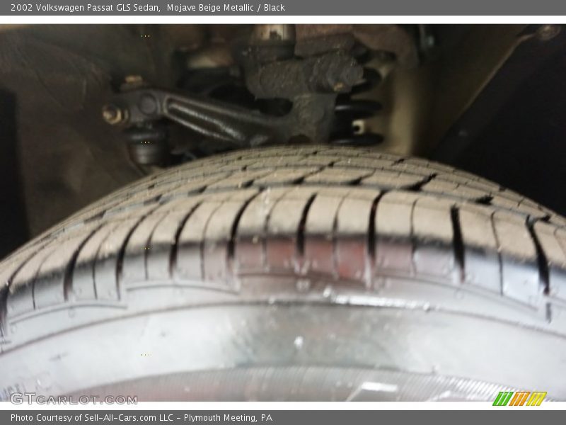Mojave Beige Metallic / Black 2002 Volkswagen Passat GLS Sedan