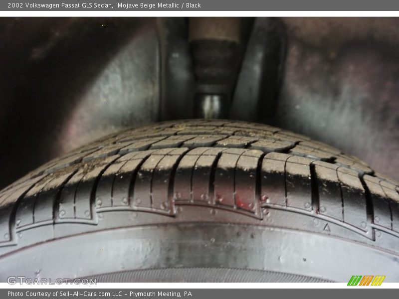 Mojave Beige Metallic / Black 2002 Volkswagen Passat GLS Sedan