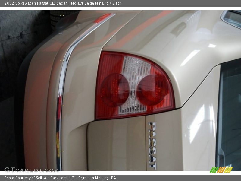 Mojave Beige Metallic / Black 2002 Volkswagen Passat GLS Sedan
