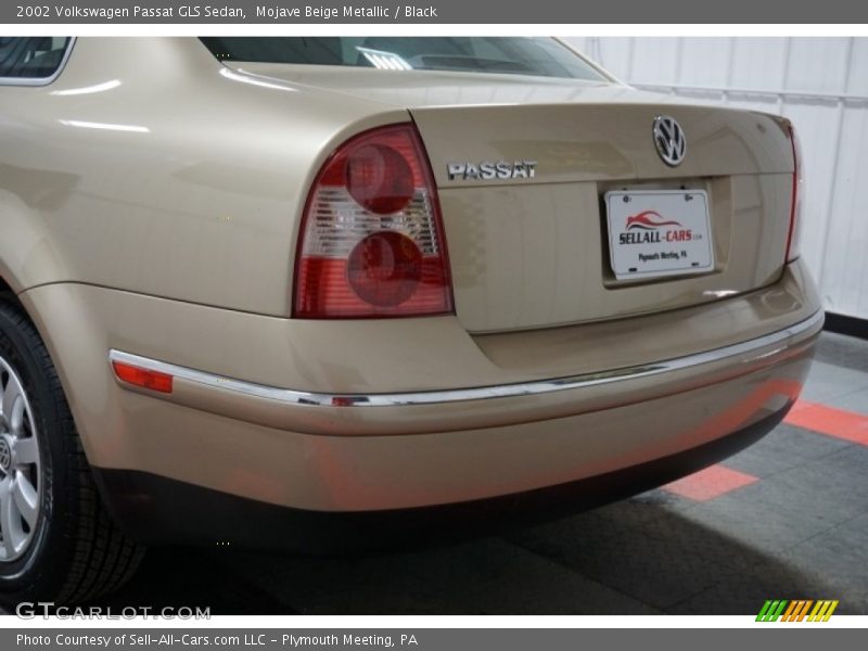Mojave Beige Metallic / Black 2002 Volkswagen Passat GLS Sedan