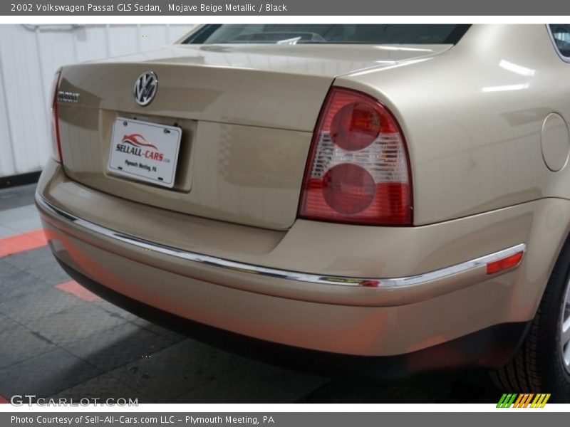 Mojave Beige Metallic / Black 2002 Volkswagen Passat GLS Sedan