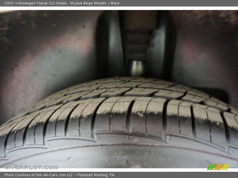 Mojave Beige Metallic / Black 2002 Volkswagen Passat GLS Sedan