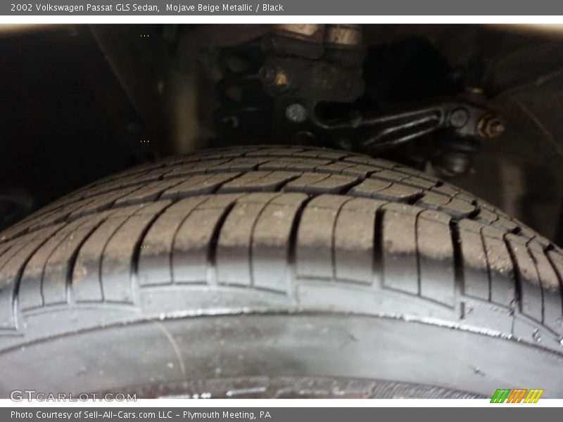 Mojave Beige Metallic / Black 2002 Volkswagen Passat GLS Sedan
