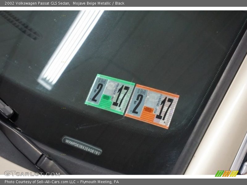 Mojave Beige Metallic / Black 2002 Volkswagen Passat GLS Sedan