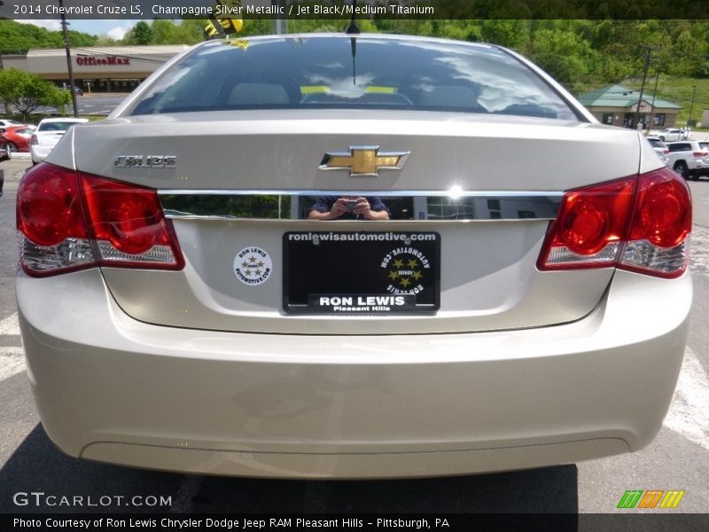 Champagne Silver Metallic / Jet Black/Medium Titanium 2014 Chevrolet Cruze LS