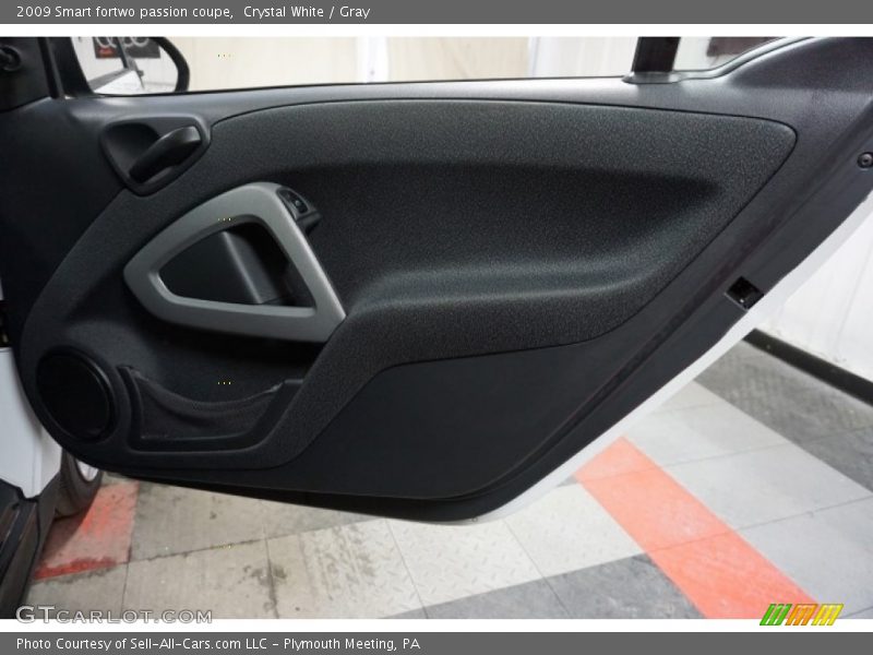 Crystal White / Gray 2009 Smart fortwo passion coupe