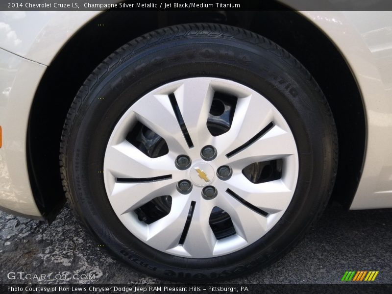 Champagne Silver Metallic / Jet Black/Medium Titanium 2014 Chevrolet Cruze LS