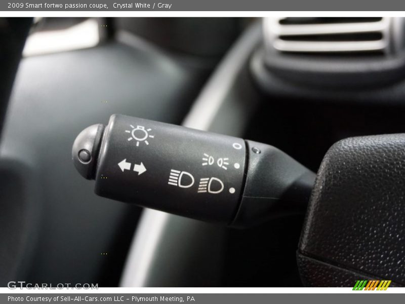 Crystal White / Gray 2009 Smart fortwo passion coupe