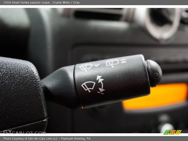 Crystal White / Gray 2009 Smart fortwo passion coupe