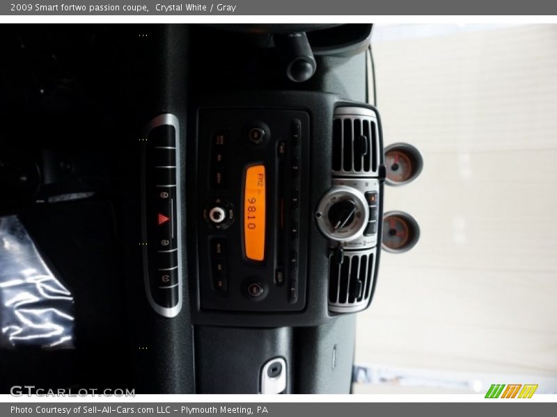 Crystal White / Gray 2009 Smart fortwo passion coupe