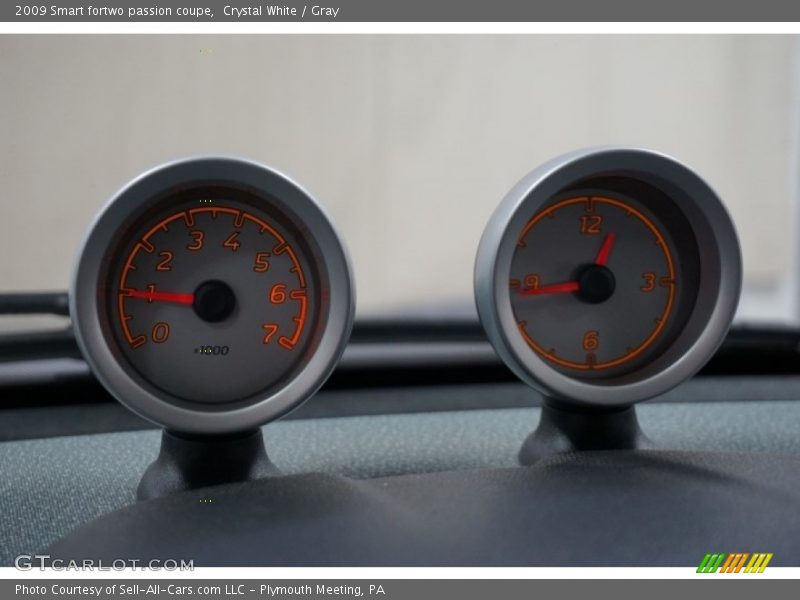 Crystal White / Gray 2009 Smart fortwo passion coupe