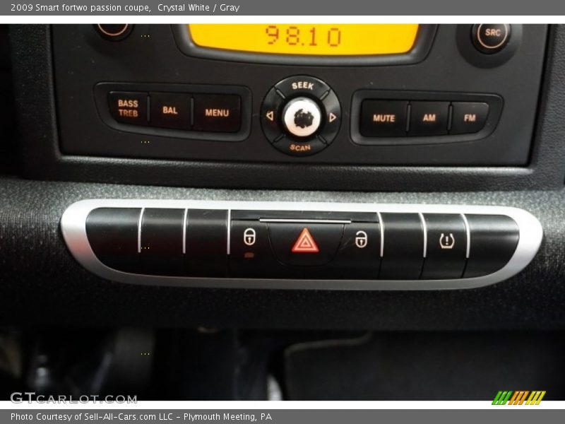 Crystal White / Gray 2009 Smart fortwo passion coupe