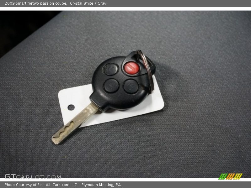 Crystal White / Gray 2009 Smart fortwo passion coupe