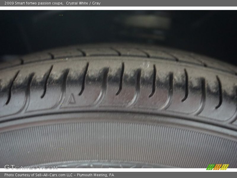 Crystal White / Gray 2009 Smart fortwo passion coupe