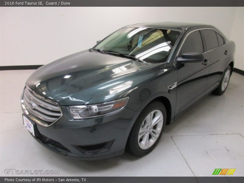 Guard / Dune 2016 Ford Taurus SE