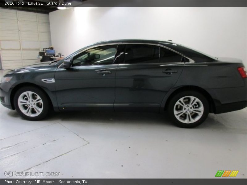 Guard / Dune 2016 Ford Taurus SE
