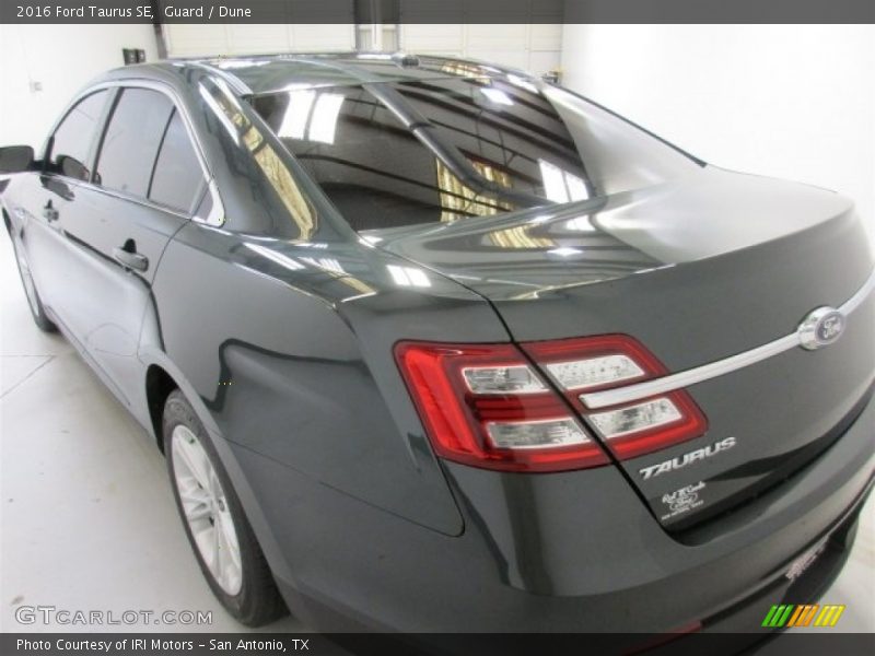 Guard / Dune 2016 Ford Taurus SE