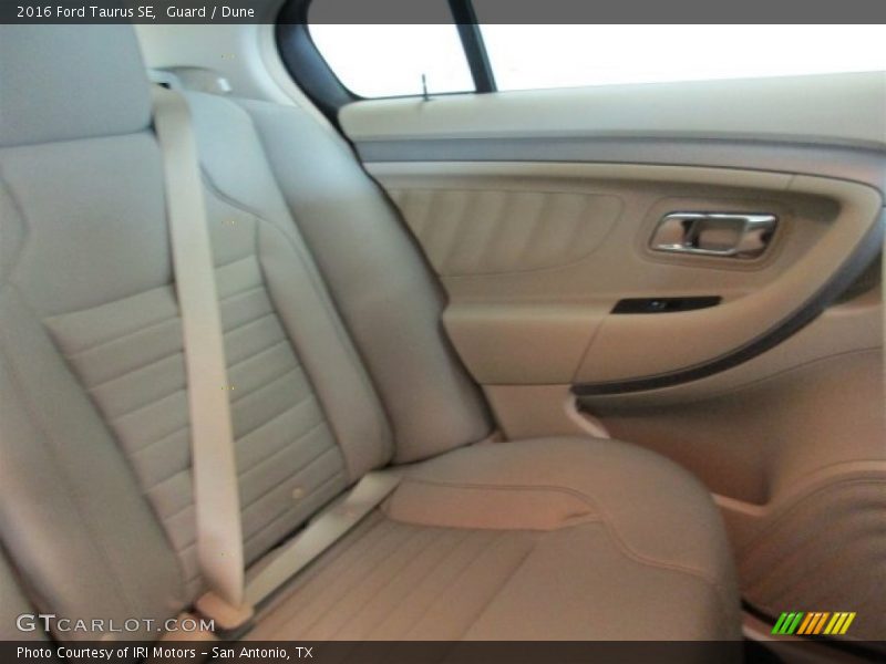 Guard / Dune 2016 Ford Taurus SE
