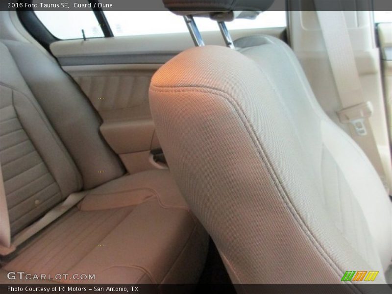 Guard / Dune 2016 Ford Taurus SE