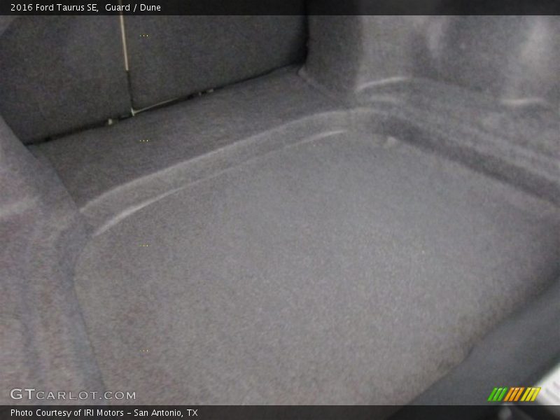 Guard / Dune 2016 Ford Taurus SE