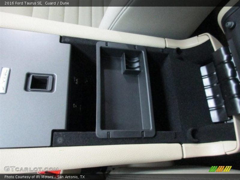 Guard / Dune 2016 Ford Taurus SE