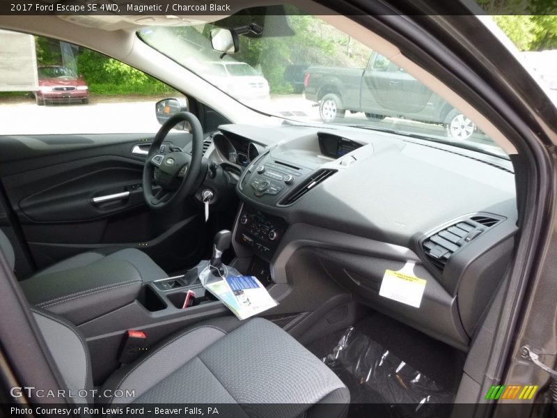 Magnetic / Charcoal Black 2017 Ford Escape SE 4WD