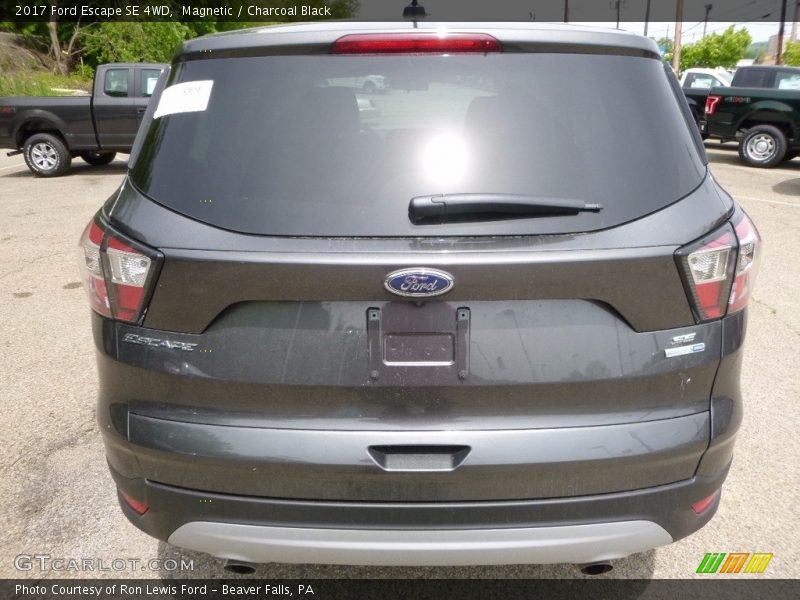 Magnetic / Charcoal Black 2017 Ford Escape SE 4WD