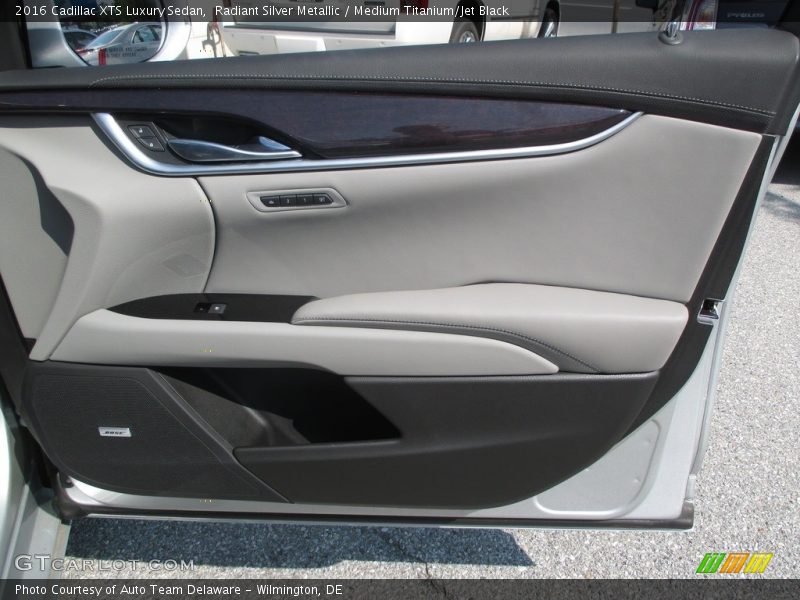 Radiant Silver Metallic / Medium Titanium/Jet Black 2016 Cadillac XTS Luxury Sedan