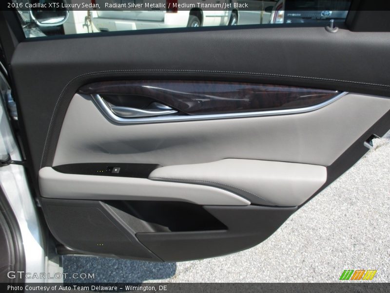 Radiant Silver Metallic / Medium Titanium/Jet Black 2016 Cadillac XTS Luxury Sedan