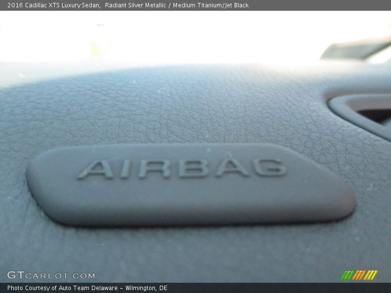 Radiant Silver Metallic / Medium Titanium/Jet Black 2016 Cadillac XTS Luxury Sedan