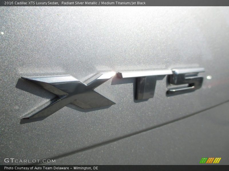 Radiant Silver Metallic / Medium Titanium/Jet Black 2016 Cadillac XTS Luxury Sedan