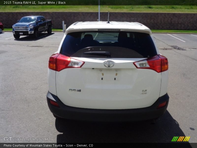 Super White / Black 2015 Toyota RAV4 LE
