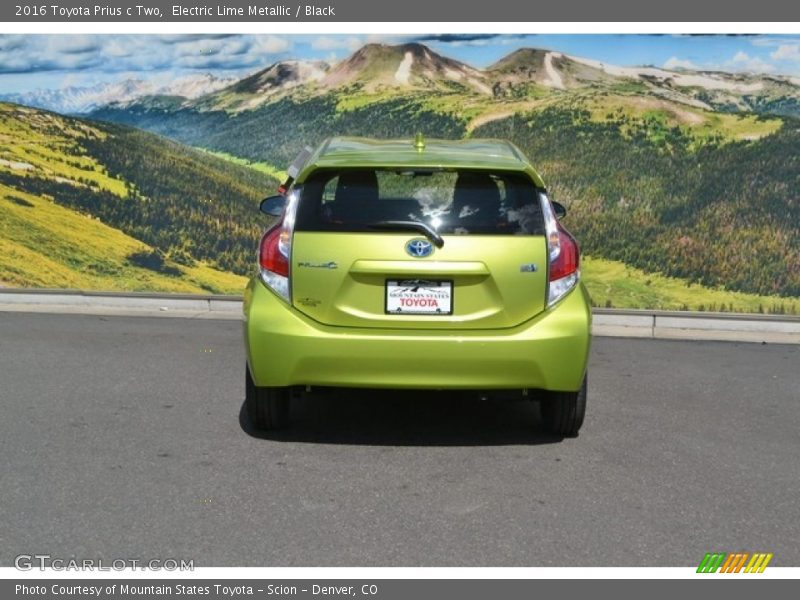 Electric Lime Metallic / Black 2016 Toyota Prius c Two