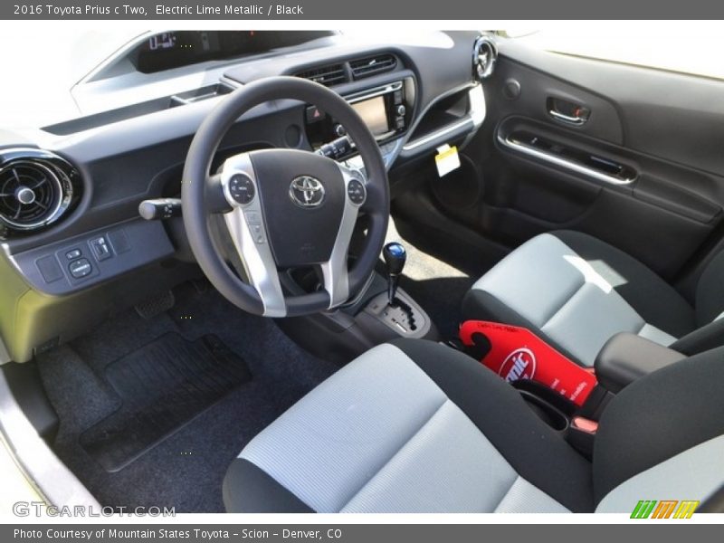 Electric Lime Metallic / Black 2016 Toyota Prius c Two