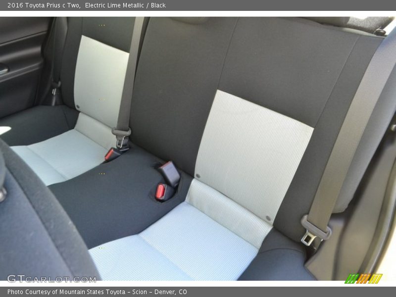 Electric Lime Metallic / Black 2016 Toyota Prius c Two