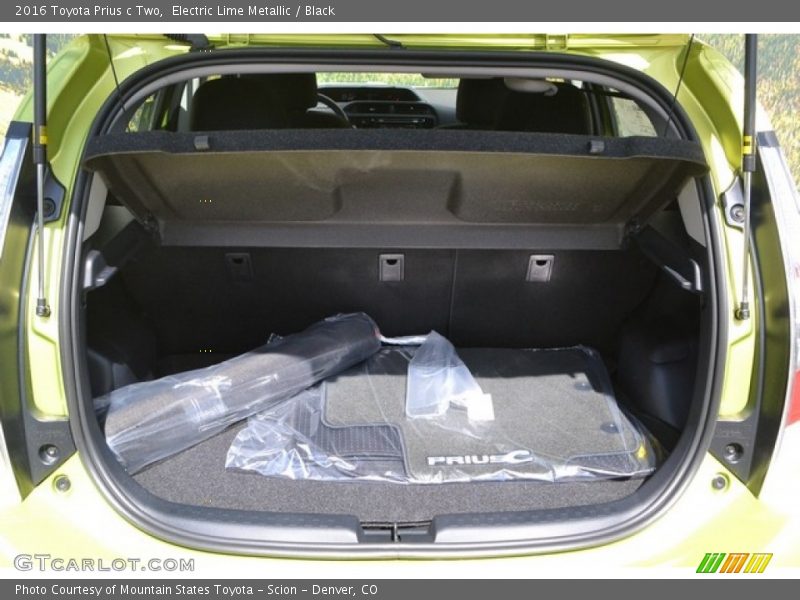 Electric Lime Metallic / Black 2016 Toyota Prius c Two