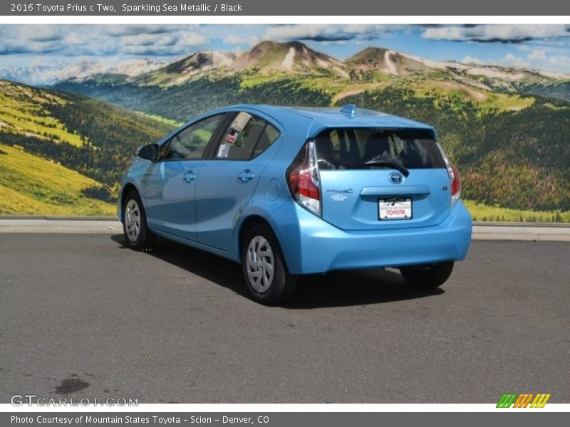 Sparkling Sea Metallic / Black 2016 Toyota Prius c Two
