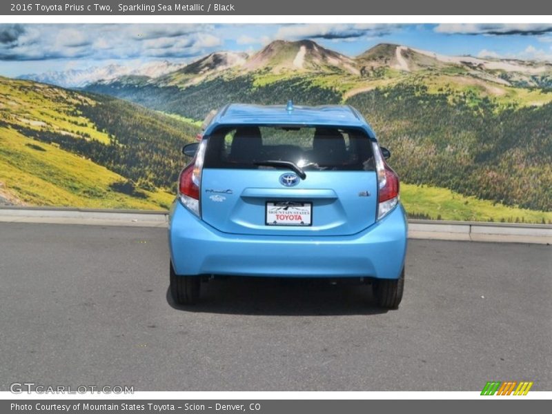 Sparkling Sea Metallic / Black 2016 Toyota Prius c Two