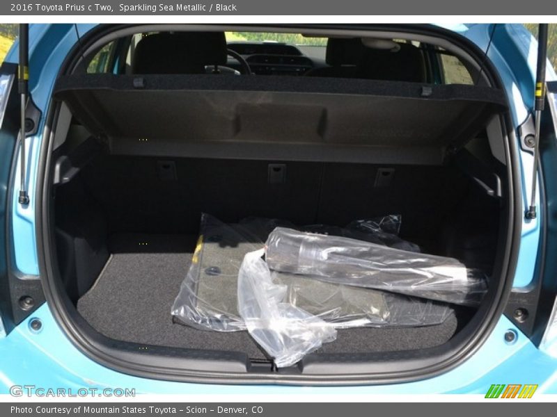 Sparkling Sea Metallic / Black 2016 Toyota Prius c Two